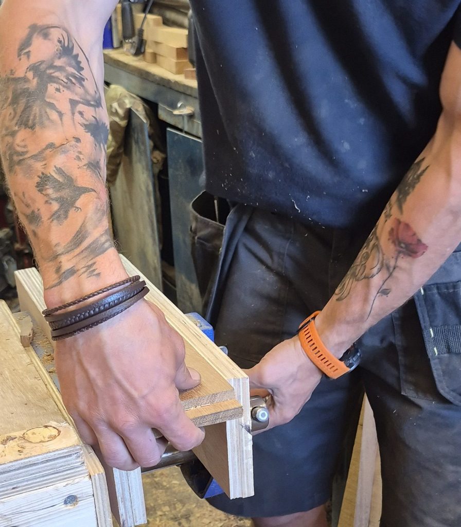 tenon in vice